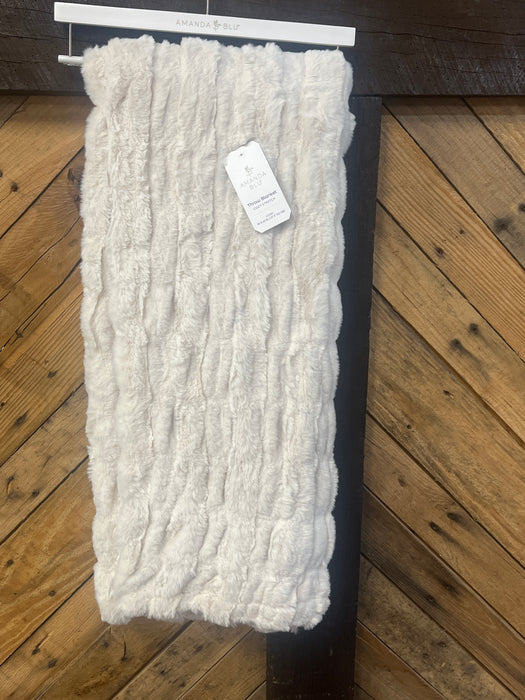 Gathered Stretched Throw Blanket