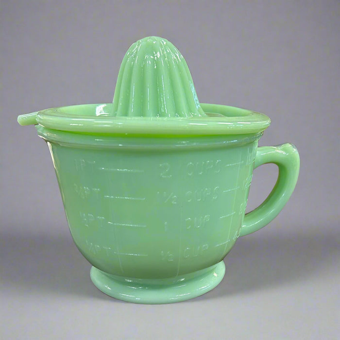 Vintage Jadeite Glass Juicer with Measuring Cup – 2 Cup Capacity