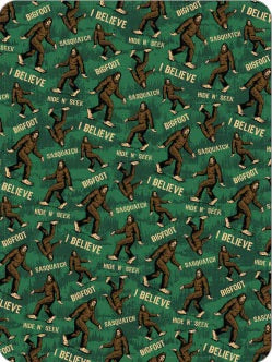 I Believe in Big Foot Throw Blanket