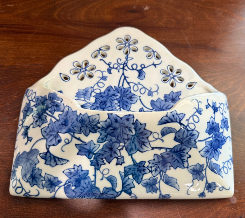 Vintage Blue & White Chinoiserie Style Ceramic Wall Pocket Vase | Floral Hanging Planter | Wall Mail Holder
