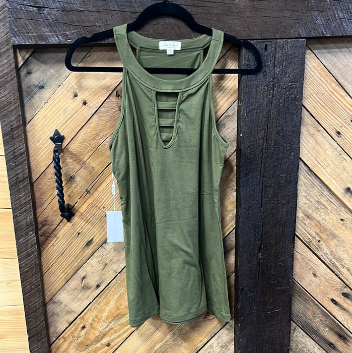 #125 Tank top with key hole