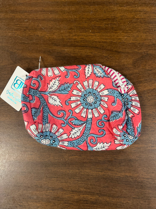Quilted Cosmetic / Carry All Bags.  3 Sizes.  Several Patterns.