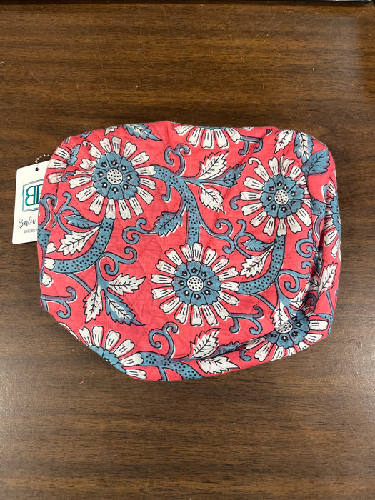 Quilted Cosmetic / Carry All Bags.  3 Sizes.  Several Patterns.