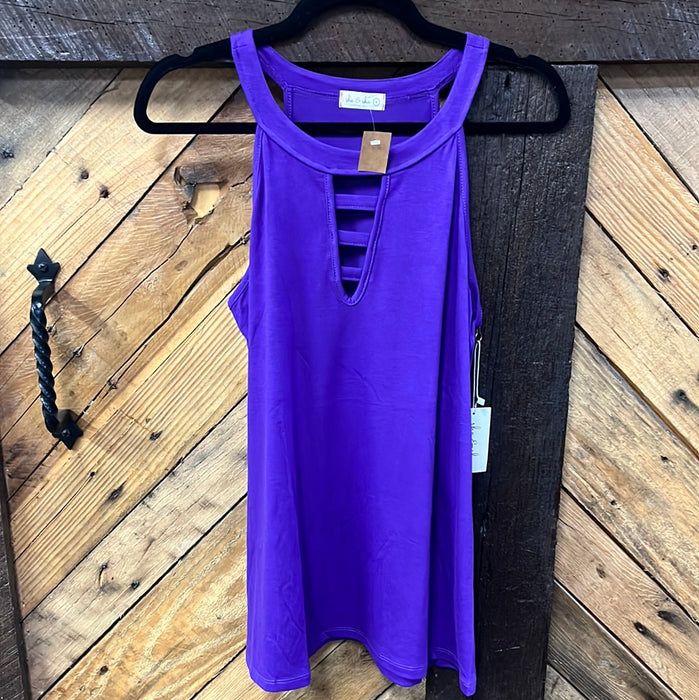 #125 Tank top with key hole