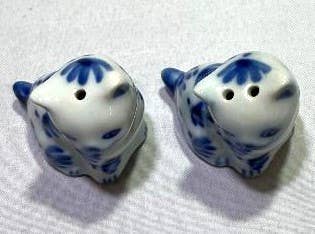 Blue & White Salt and Pepper Shakers, Kitty Cat