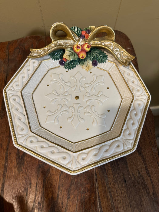 Vintage Fitz & Floyd Snowy Woods Snowflake Plate with Wreath.  Perfect to display at Christmas