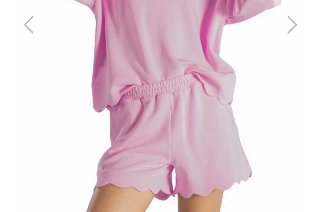 Simply Southern Scalloped Shorts.  Has a Small Embroidered Bow Detail.  So Soft!  Available in Blush & Sage Colors