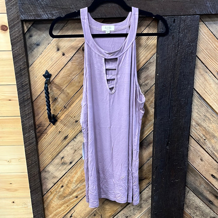 #125 Tank top with key hole