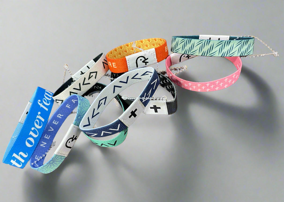 Reversible Daily Bible Verse Bracelets.  Scan with your smartphone for a new verse each time!  Teen / Adult Sizes.
