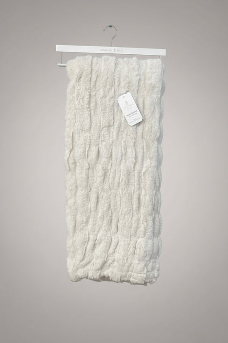 Gathered Stretched Throw Blanket
