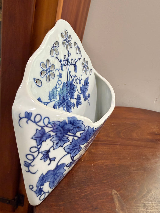 Vintage Blue & White Chinoiserie Style Ceramic Wall Pocket Vase | Floral Hanging Planter | Wall Mail Holder