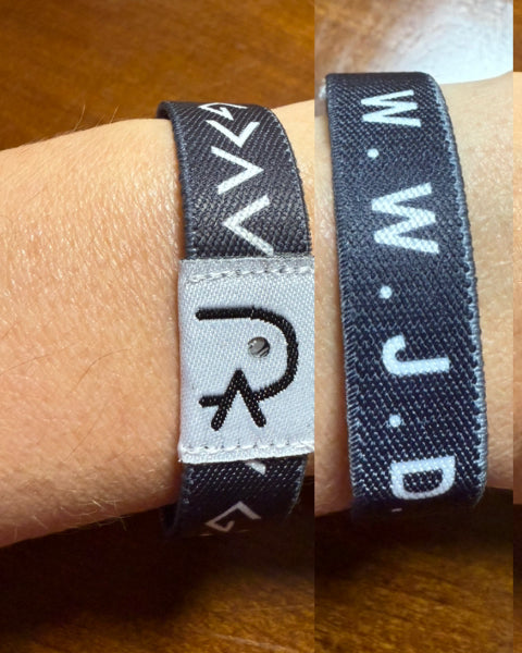 Reversible Daily Bible Verse Bracelets.  Scan with your smartphone for a new verse each time!  Teen / Adult Sizes.