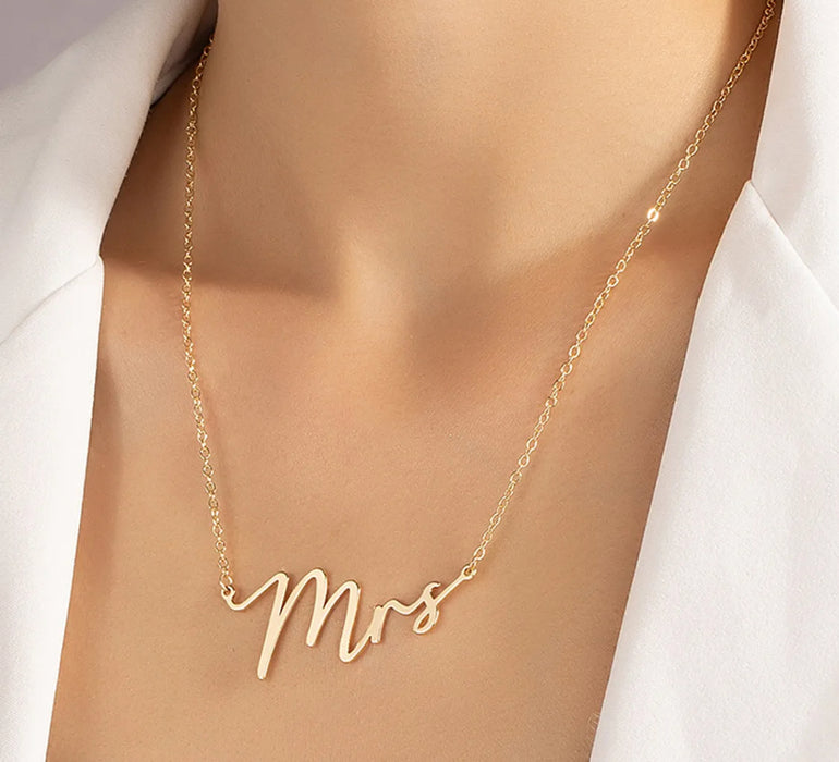 Mrs. Necklace in Gold