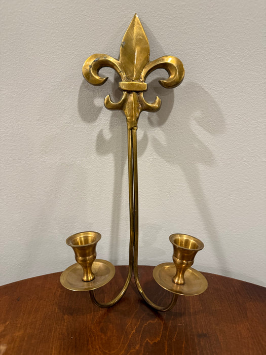 Vintage Brass Fleur-de-Lis Double Candle Holder – Ornate Wall Décor