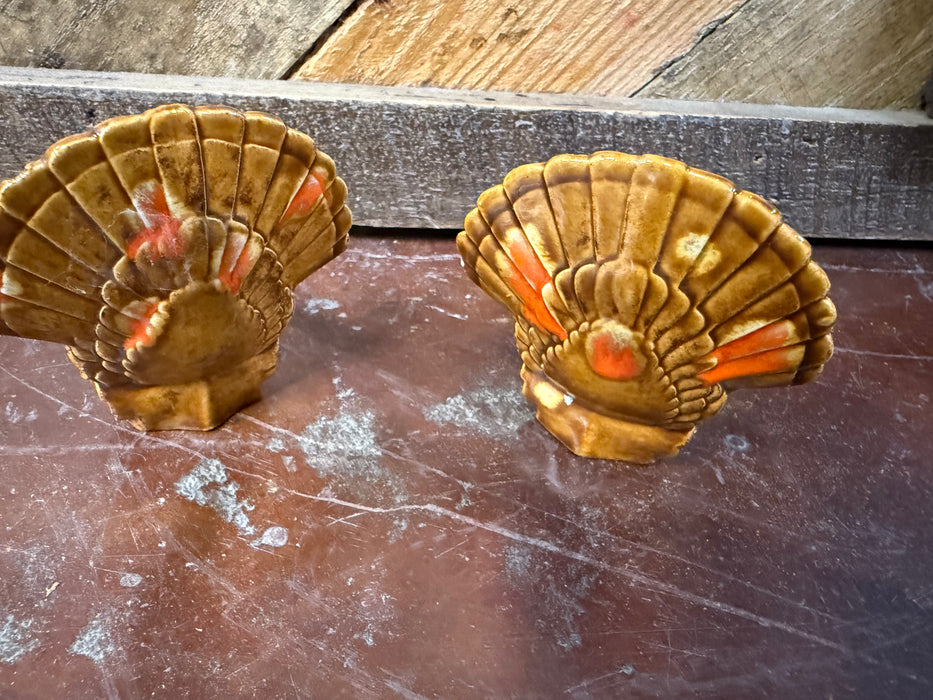Vintage (3”) Brown Thanksgiving Turkey Salt and Pepper Shakers.  Sold as a Set. Salt has a small chip on right side wing.