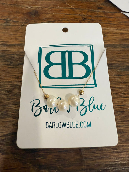 Trio Pearl Necklace – Elegant Simplicity in Threes