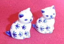 Blue & White Salt and Pepper Shakers, Kitty Cat