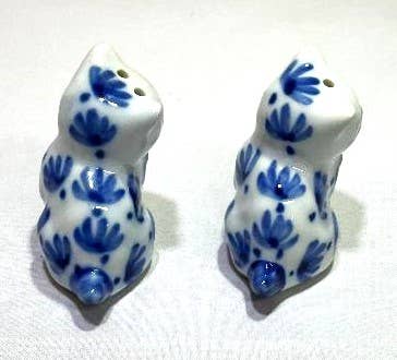Blue & White Salt and Pepper Shakers, Kitty Cat