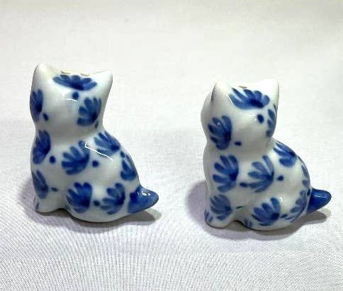 Blue & White Salt and Pepper Shakers, Kitty Cat
