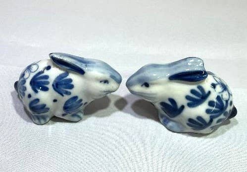 Blue & White Salt and Pepper Shakers, Set of 2.   Bunny Rabbit